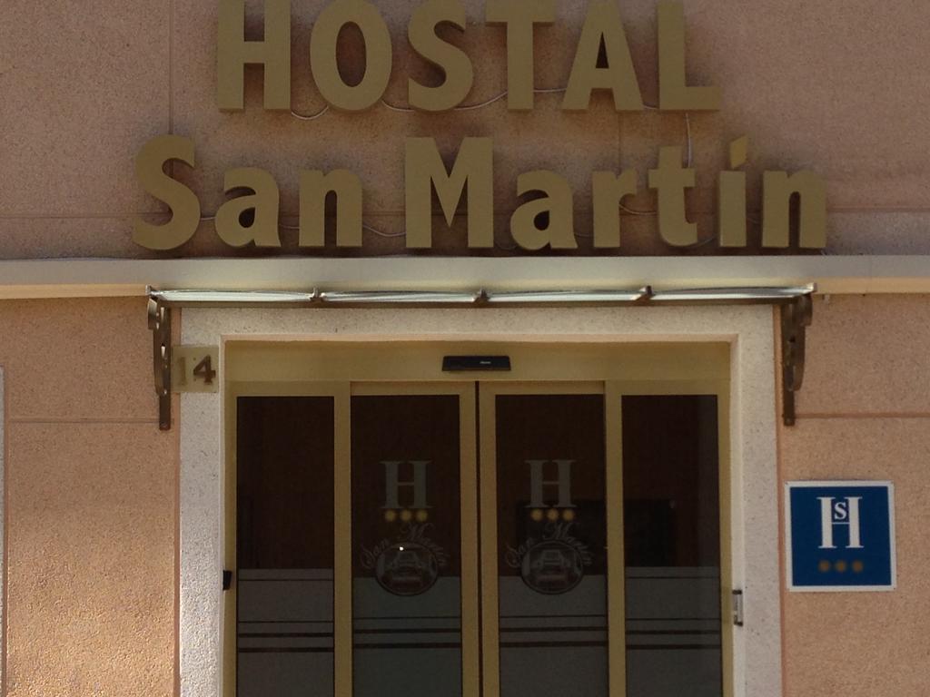 Hostal San Martin San Martin De La Vega Bagian luar foto